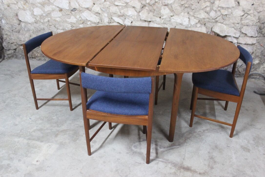 Set dining table 4 chairs by publisher McIntosh
