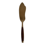 Brass pie server