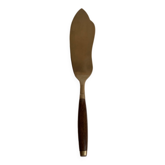 Brass pie server