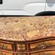 Commode tombeau Louis XV en marqueterie et marbre fin XIXe siècle
