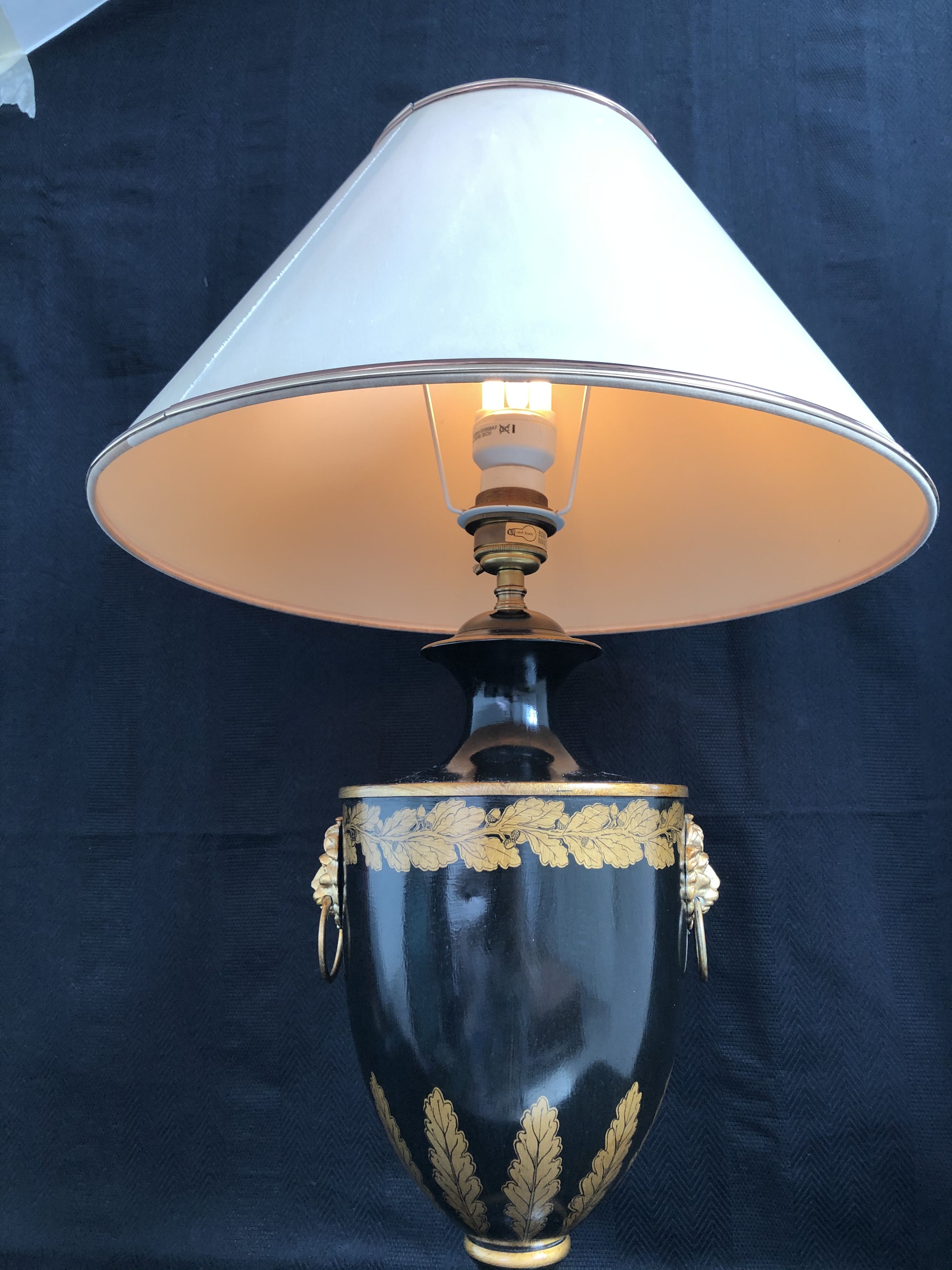 Large baluster lamp - Golden Lions and white and gilded ledleches - Hotel Paris