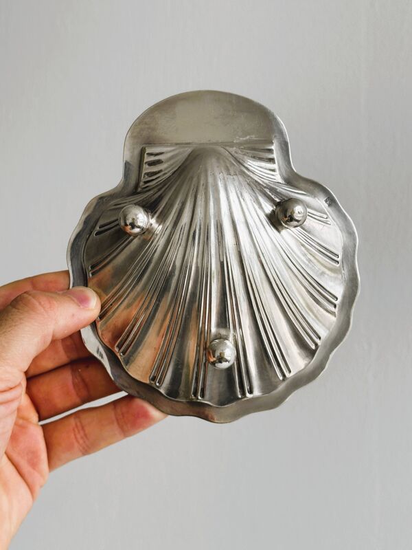 Support à bijoux ou beurrier en forme de coquillage