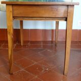 Bureau en merisier XIXème siècle avec un tiroir en ceinture