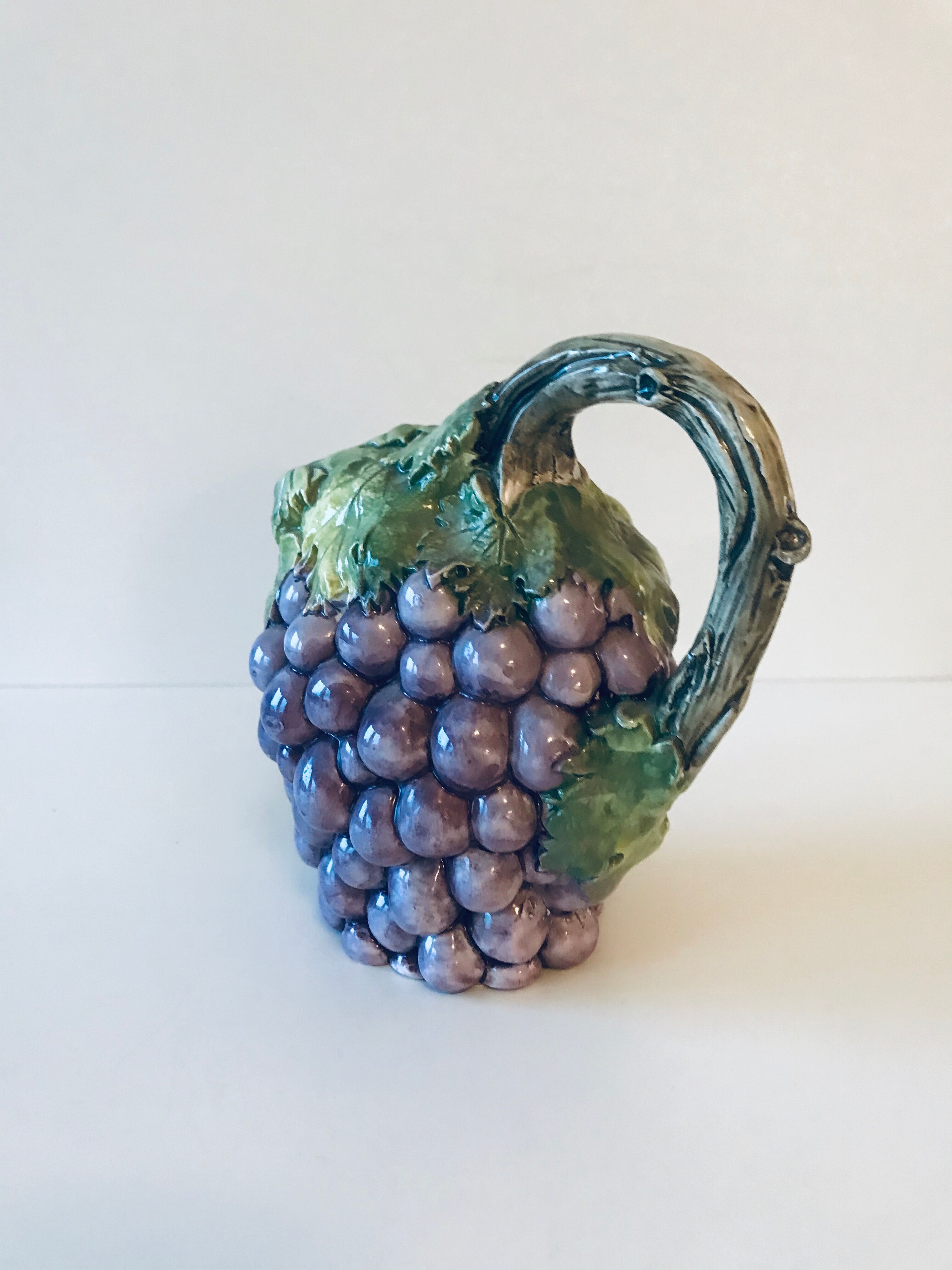 Grape dabbling pitcher