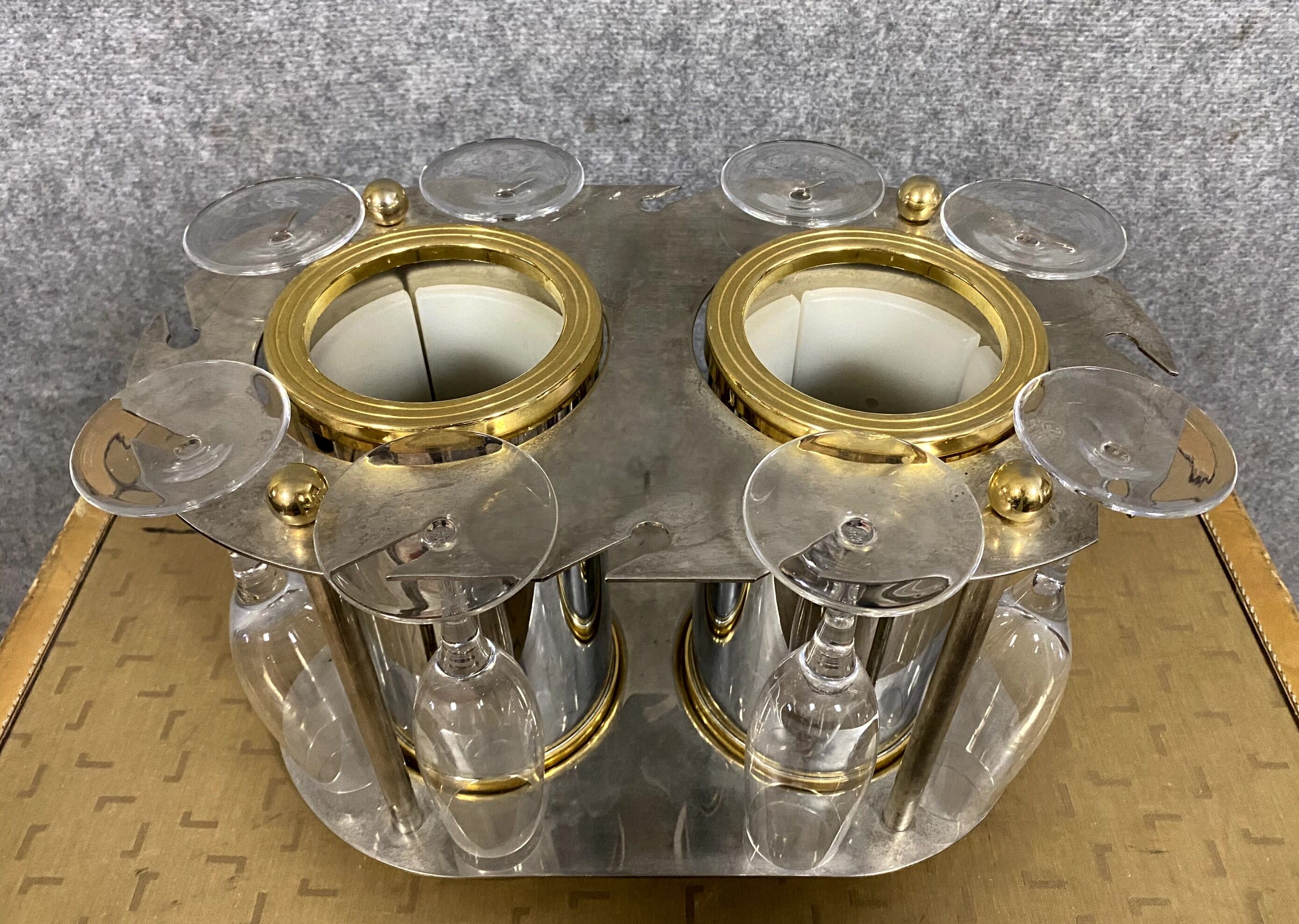 Champagne design refresher set with double vat in silver metal and brass