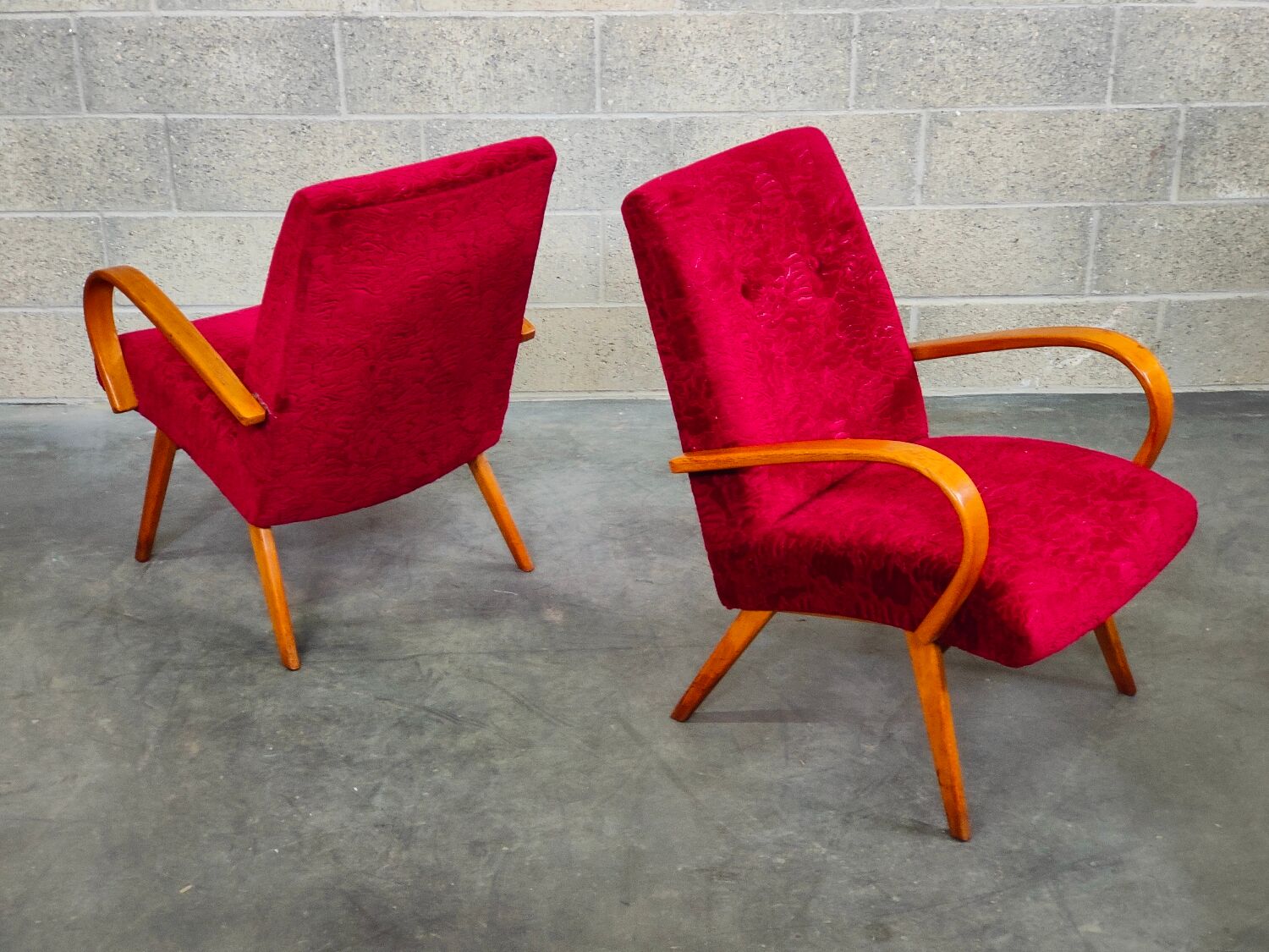 Pair of 6951 red velvet armchairs by Jaroslav Smidek for Ton