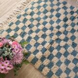 Tapis berbère Béni Ouarain à damiers bleus