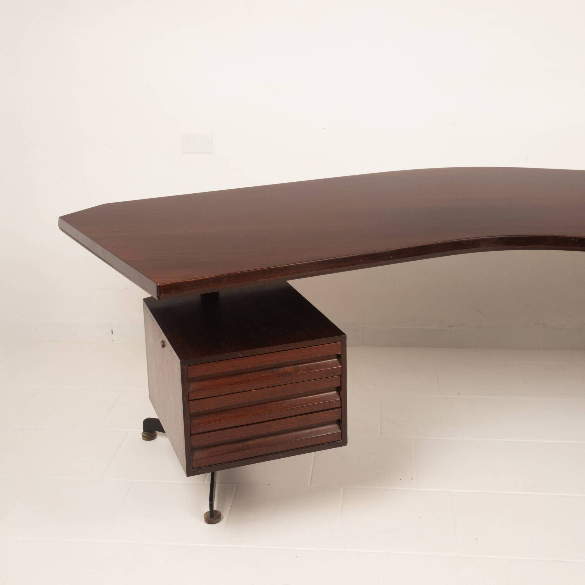 T96 Rosewood Boomerang Desk by Osvaldo Borsani for Tecno, First Edition, 1950