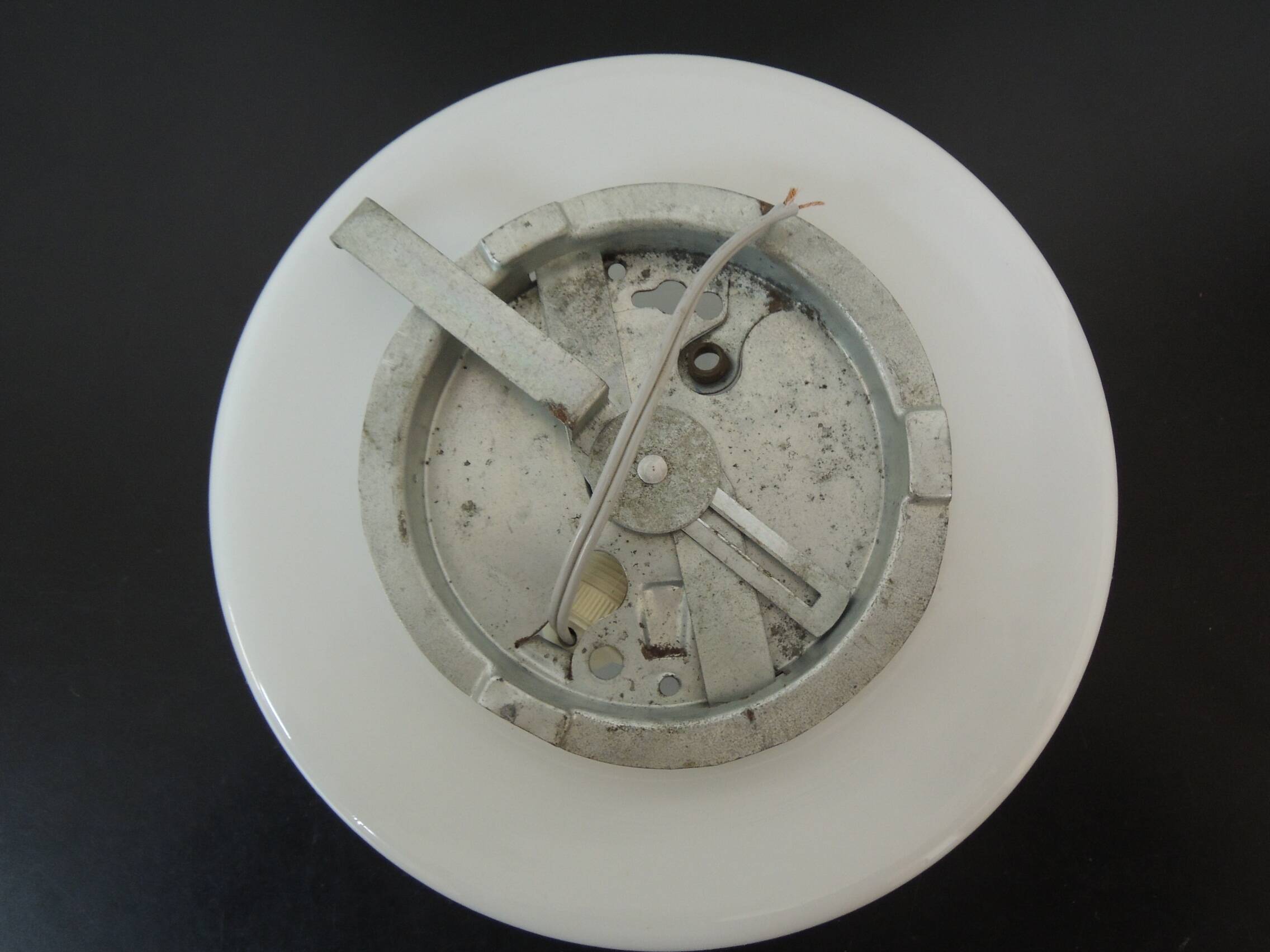 Round opaline ceiling light