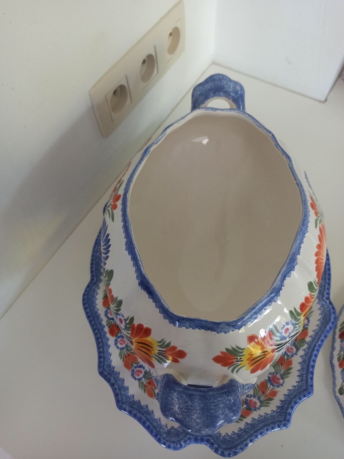 Tureen and its presentation dish Henriot Quimper