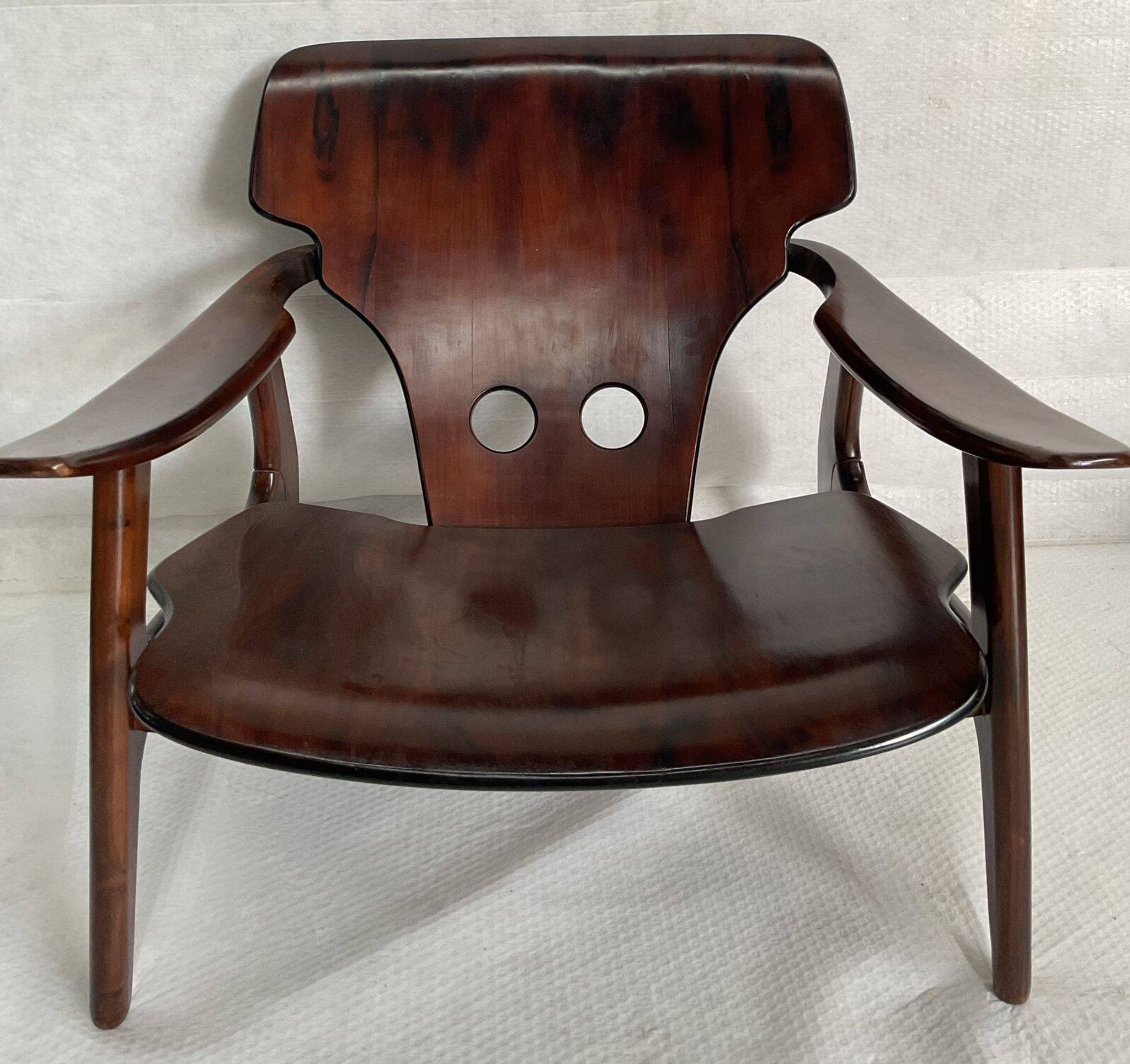 Pair of Diz armchairs, Sergio Rodrigues