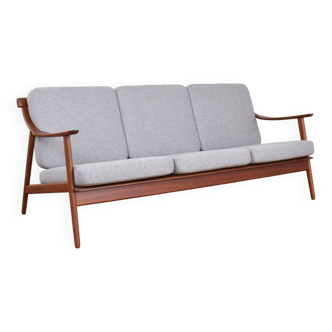 Mid-Century Danish Teak Sofa by Arne Hovmand-Olsen for Mogens Kold, 1960s.