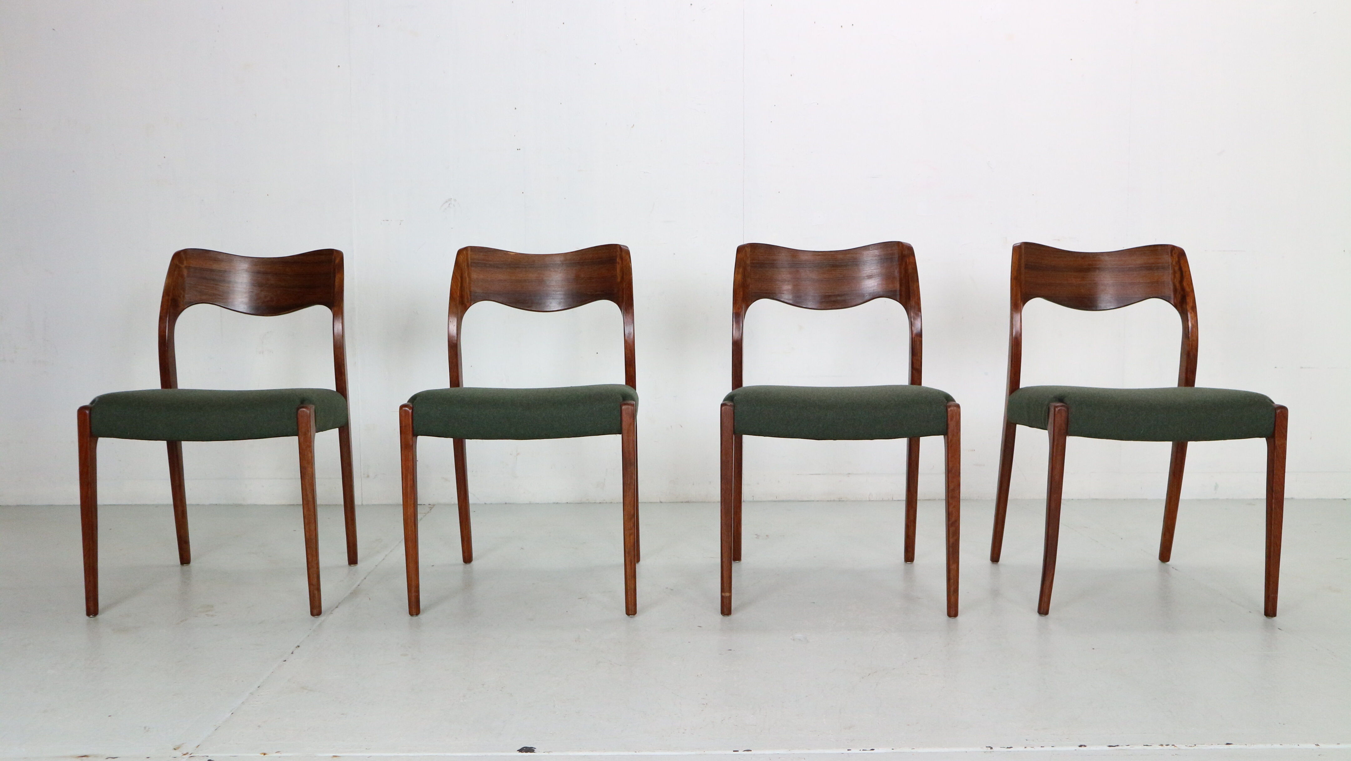 4 chaises Niels Møller « Modèle- 71 » palissandre & tissu 1951
