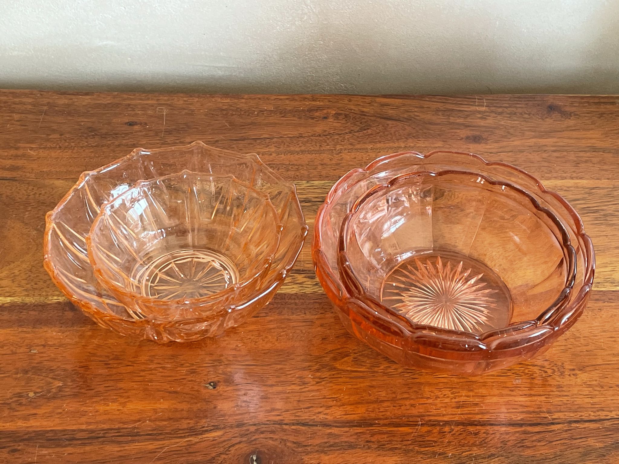 Coupelles roses en verre de Reims