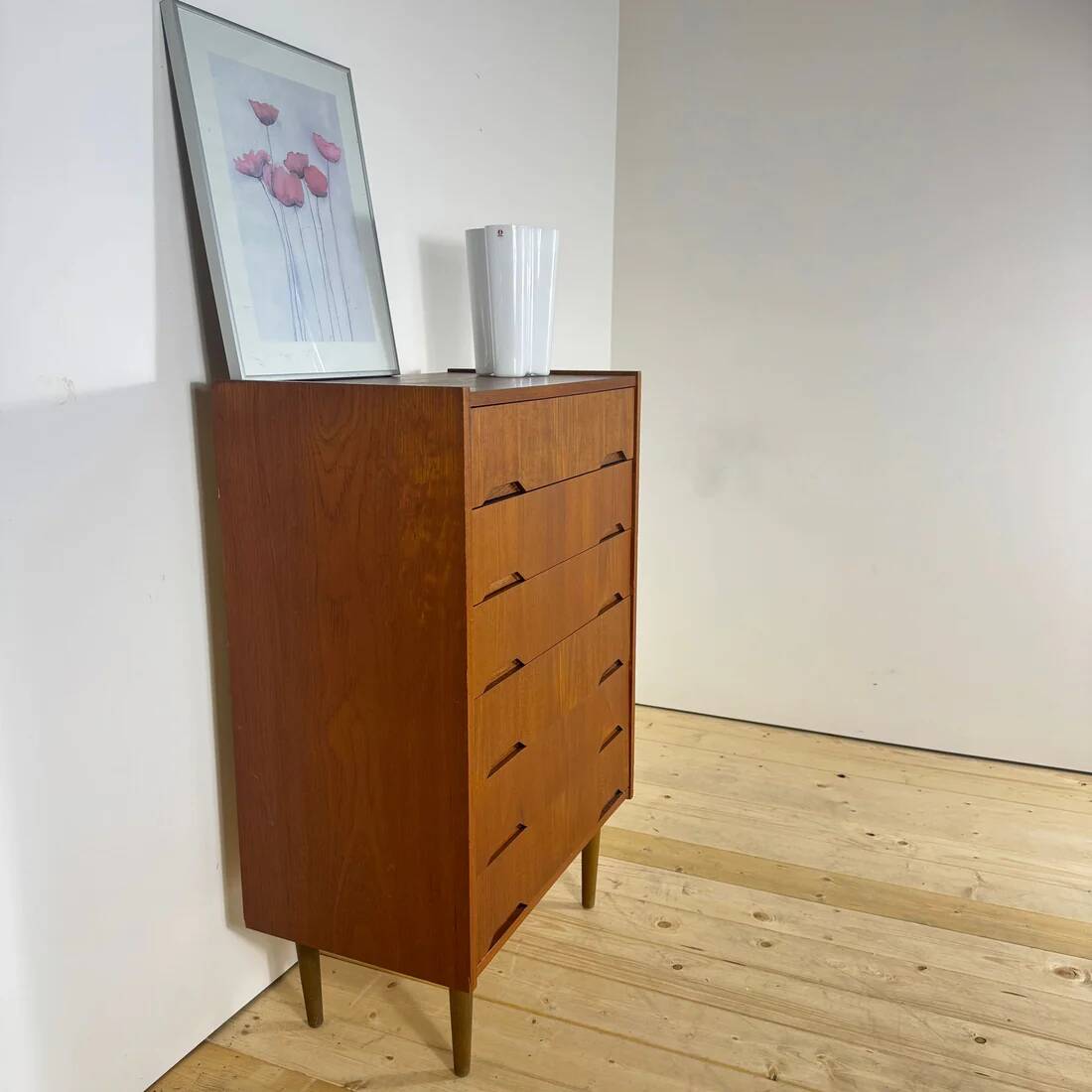 Danish mid-century chest of drawers in teak – Scandinavian vintage design, 1960s