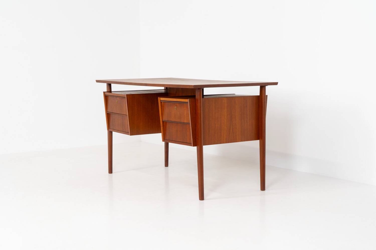 Bureau indépendant de Gunnar Nielsen Tibergaard (Danemark, années 1960).