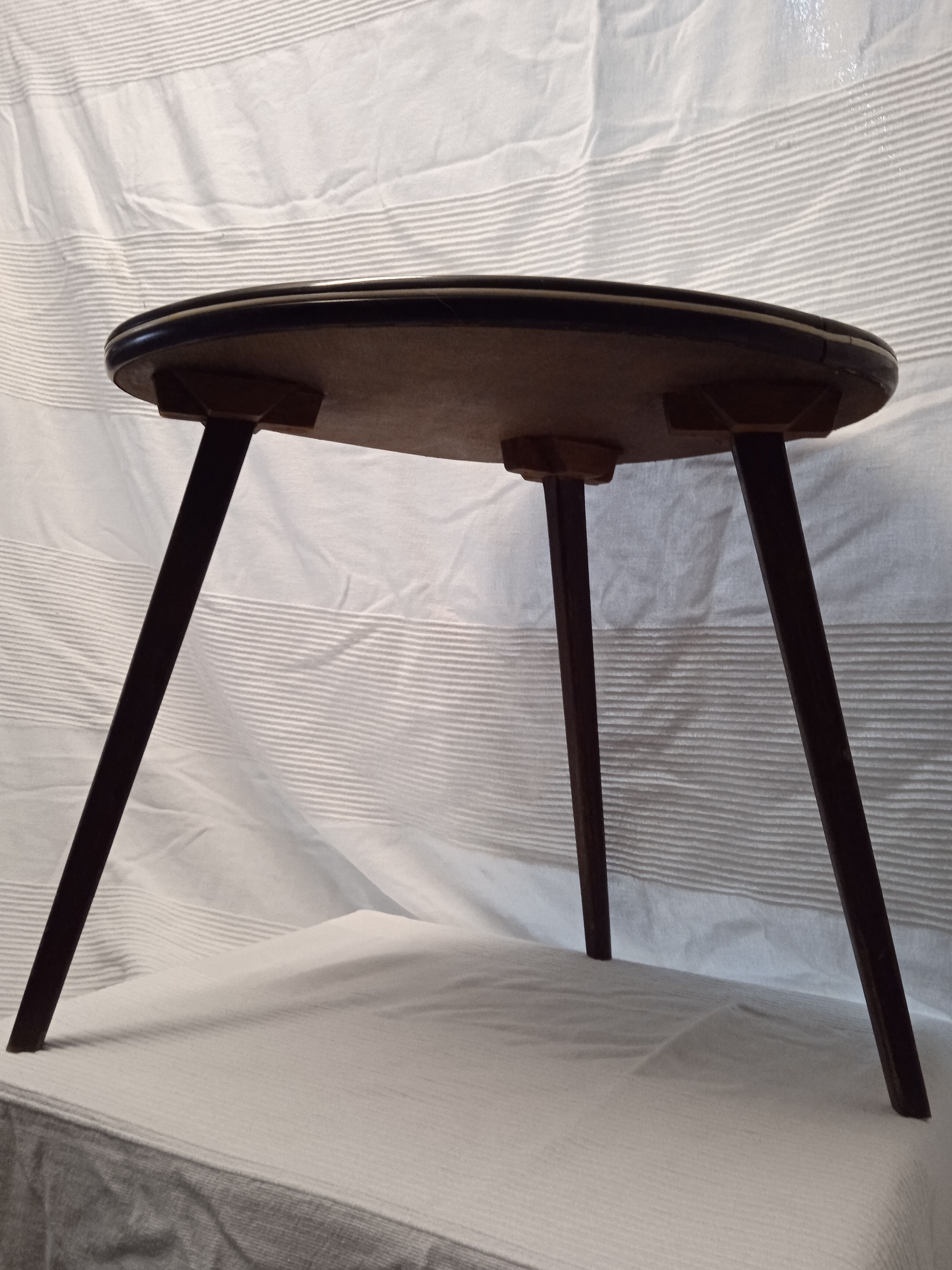 Table tripode formica