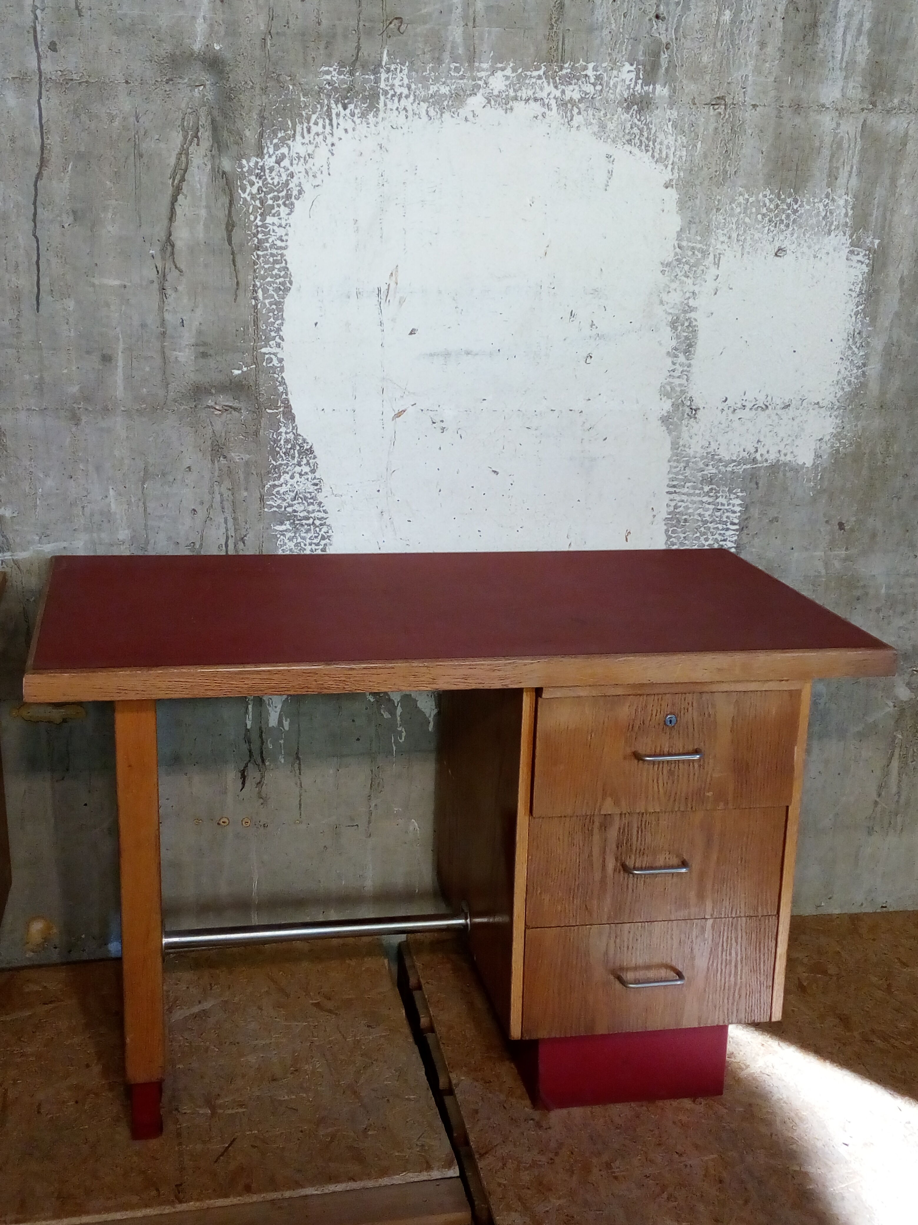 Vintage 50's 60's. Office in oak and red moleskine. TBE