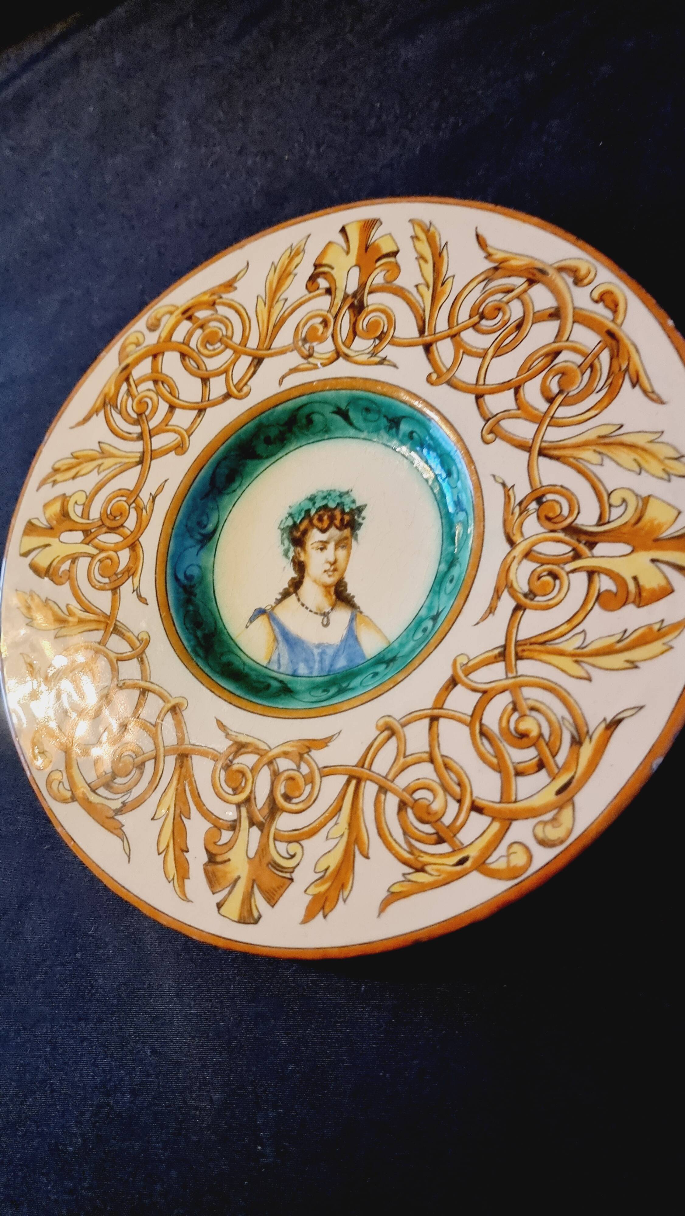 Italian faience plate with a female portrait decoration, Renaissance style.
