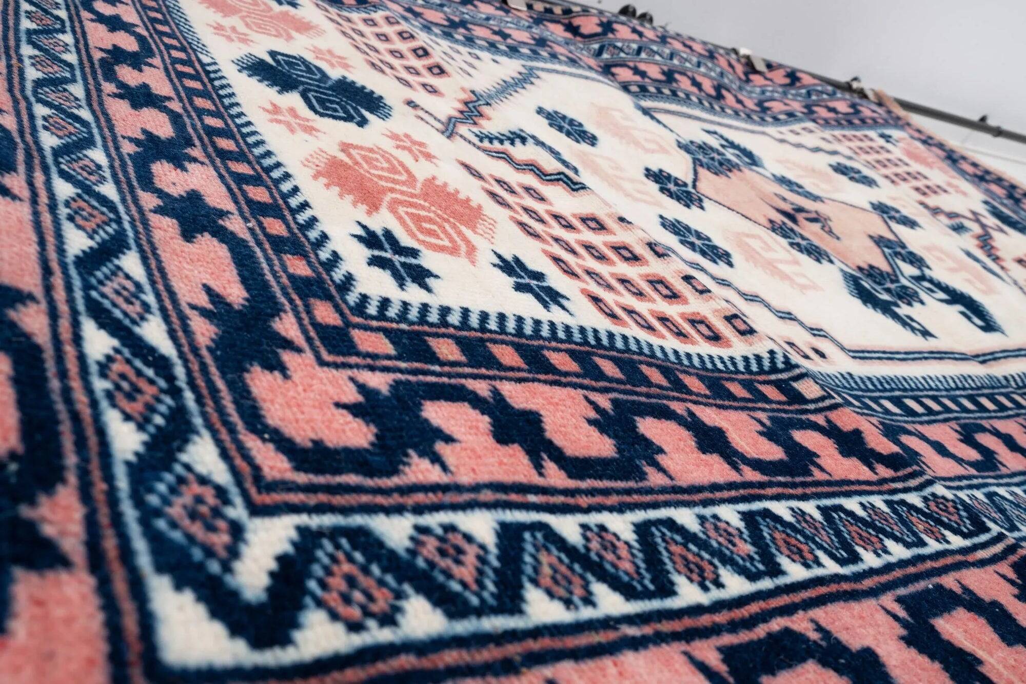 Vintage handmade Turkish rug 107x168 cm