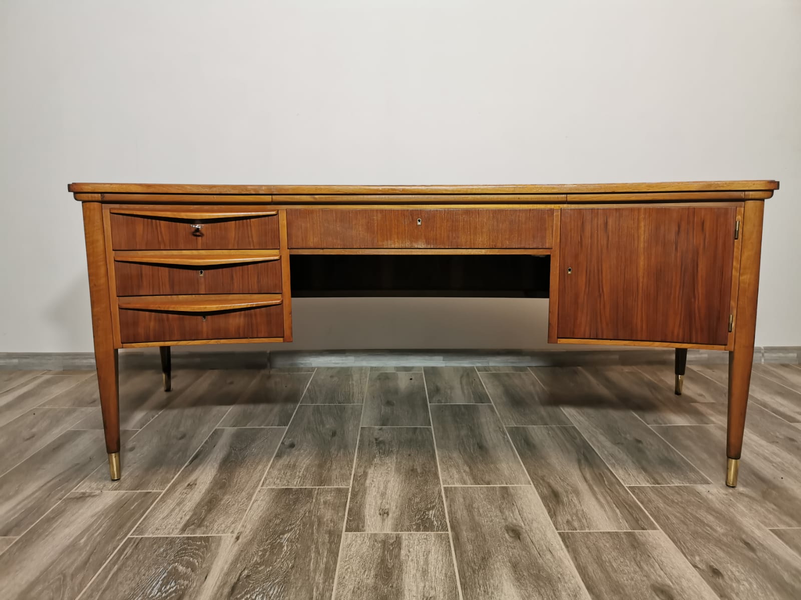 Bureau du milieu du siècle