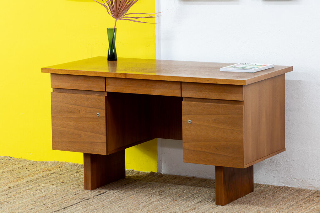 Vintage Scandinavian Office – 135 cm
