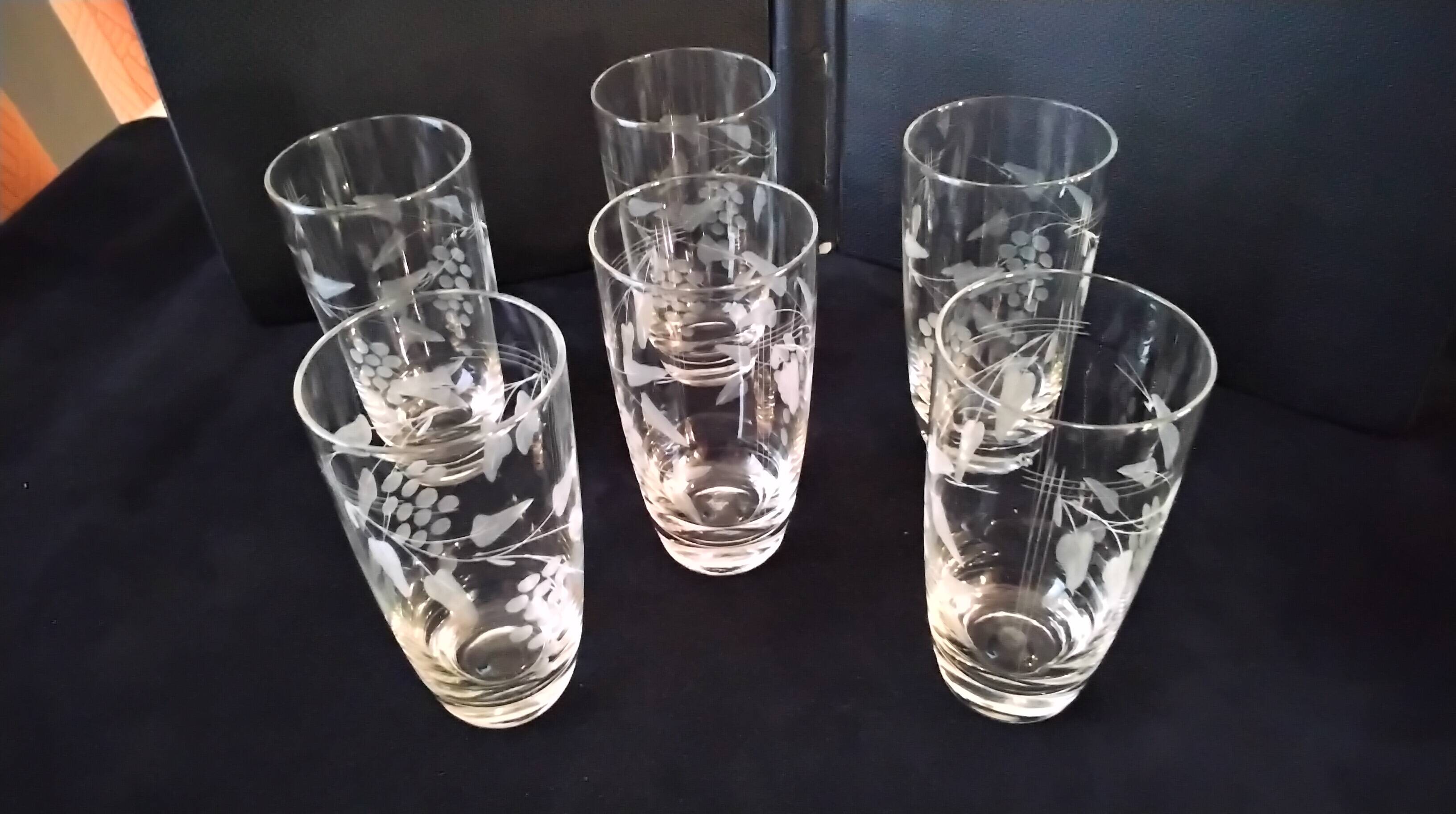 6 Verres à eau , orangeade ou bière en verre Décor gravé