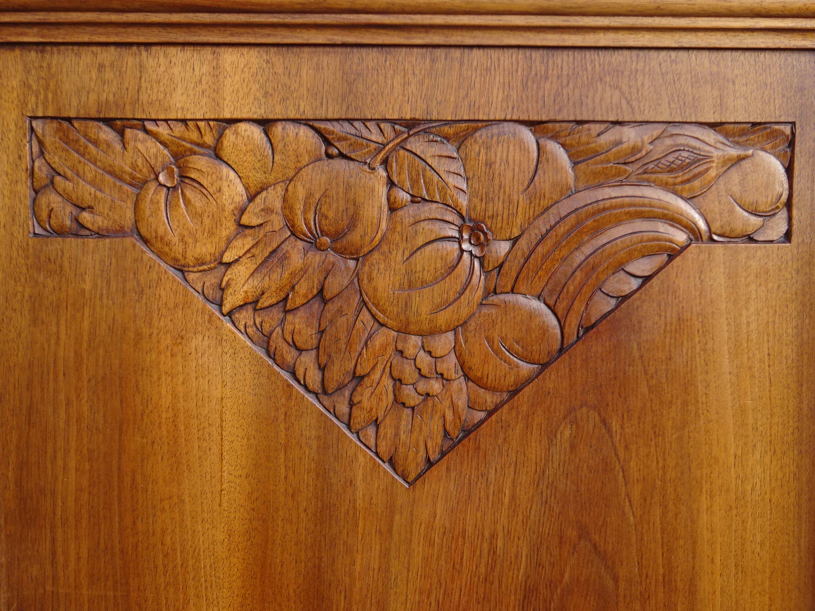 Buffet Art Déco en noyer avec marbres et guérites