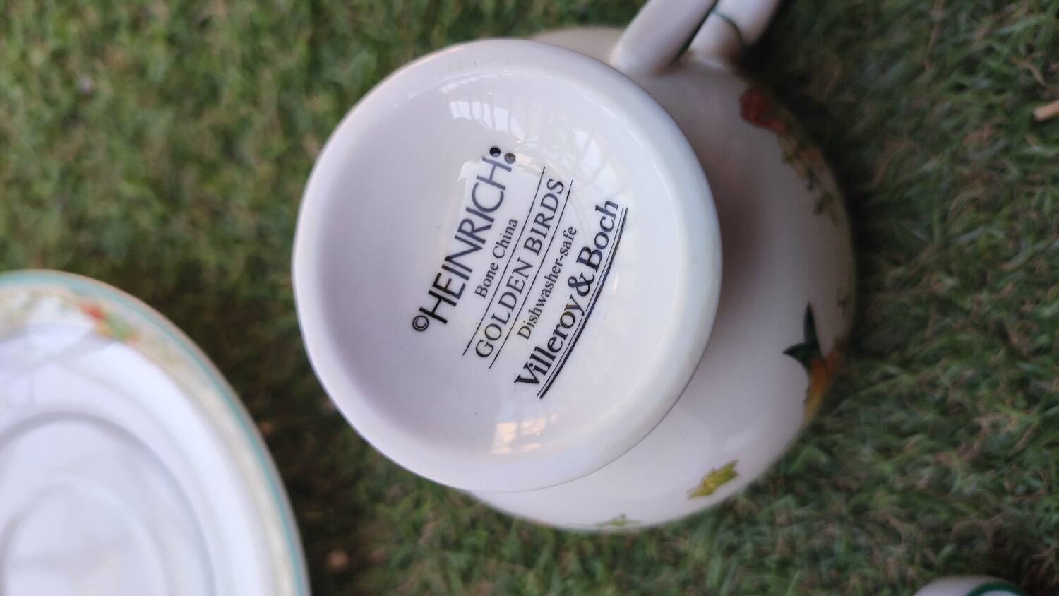 4 Villeroy and Boch Golden Birds tea cups