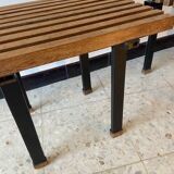 paire de petites tables d'appoint en chêne et métal