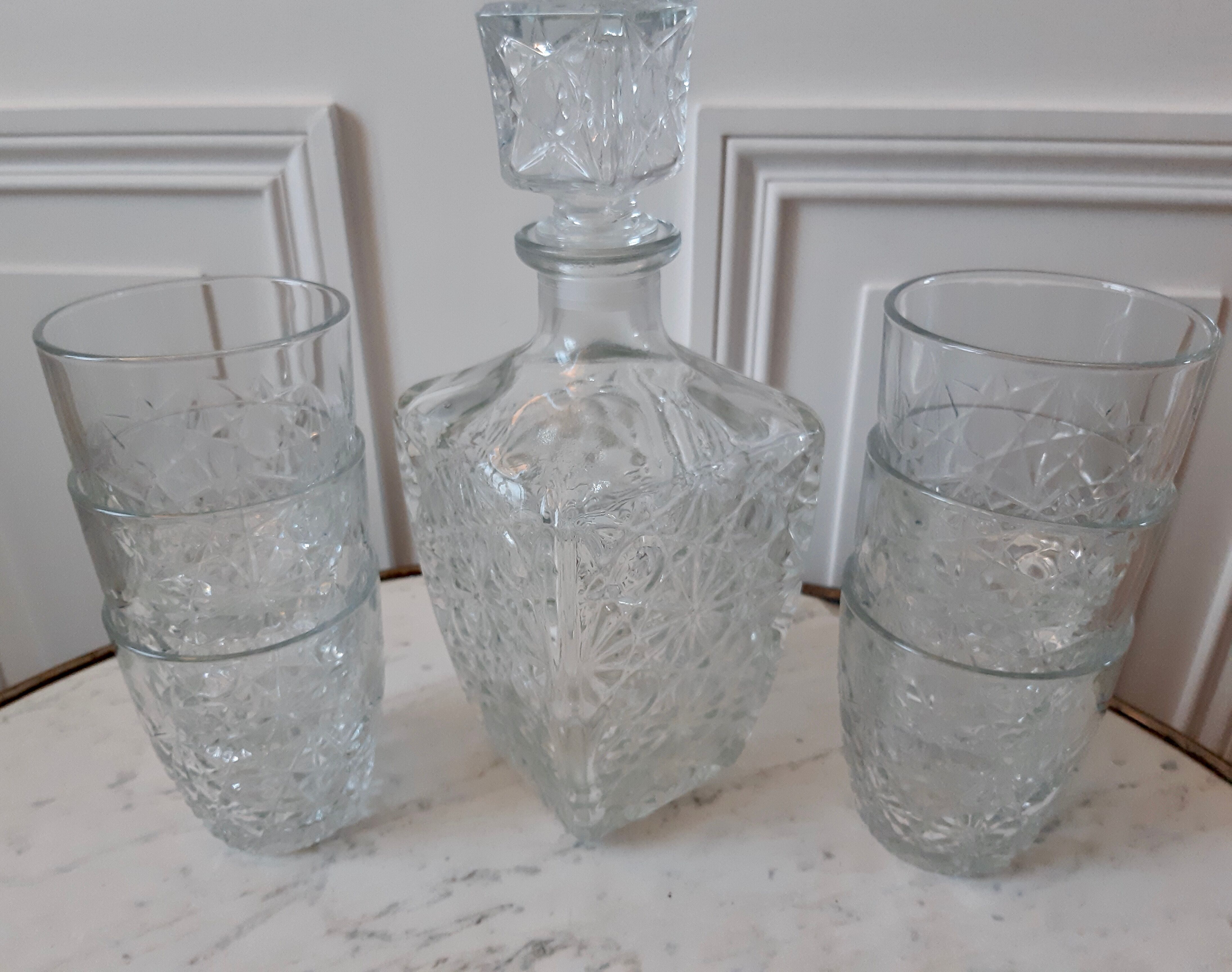 Batch of decanter and its 6 whiskey glasses 70s