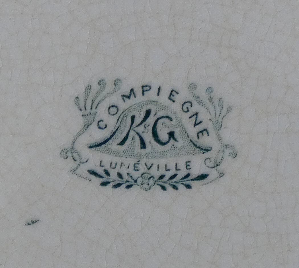 Oval dish iron earth compiegne