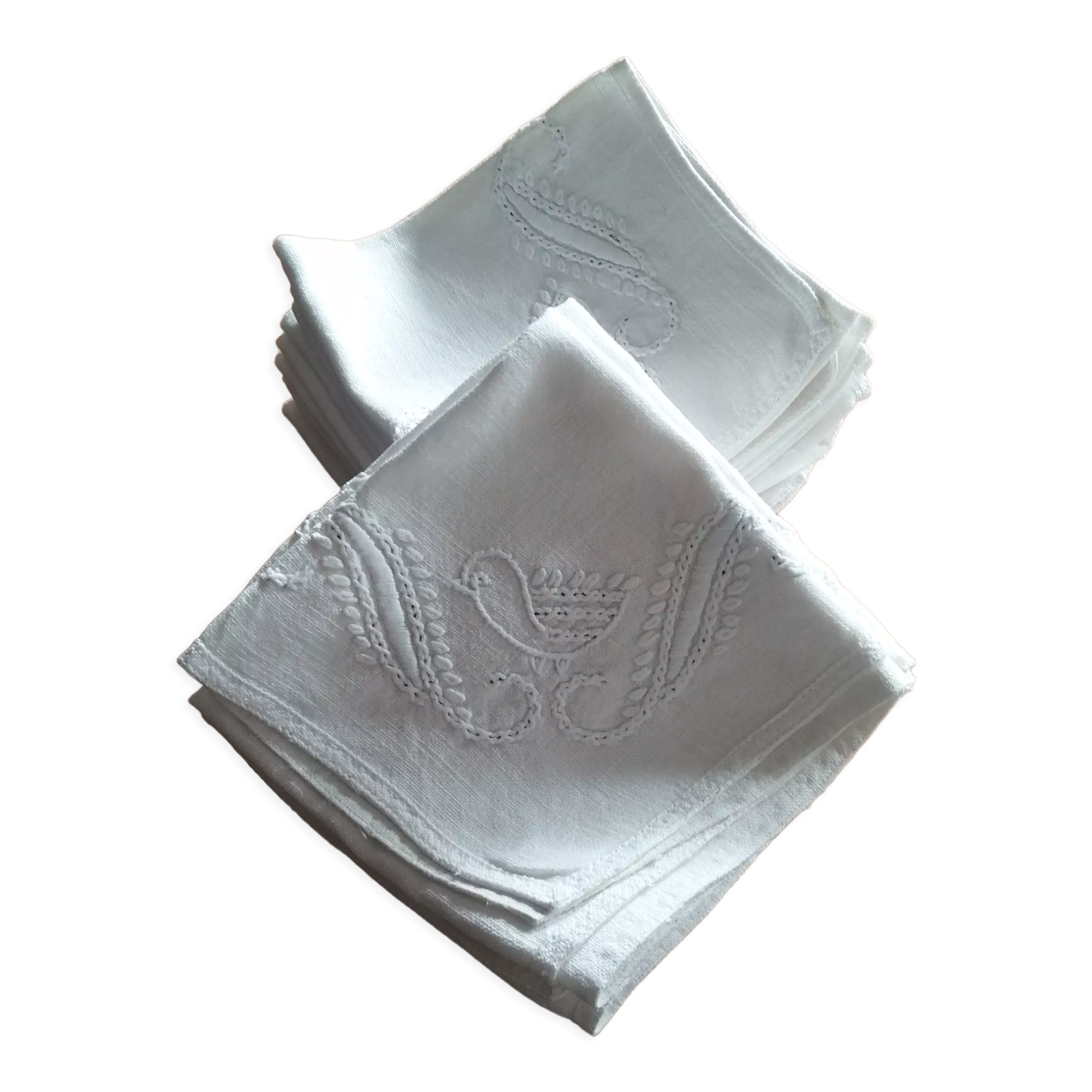 Lot 16 antique napkins embroidered with "bird" motif