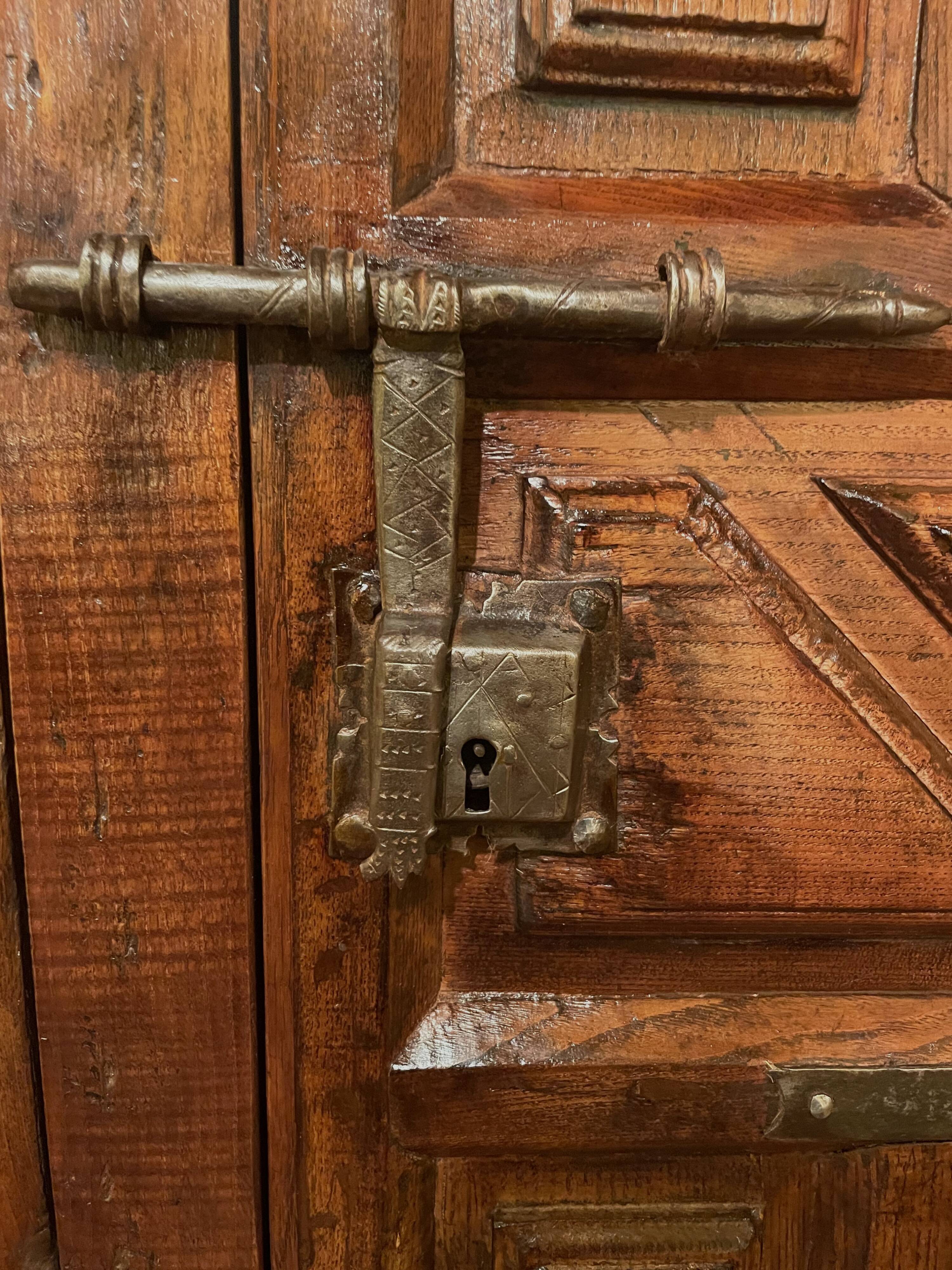 large 6-door Spanish Renaissance oak cabinet - 17th century