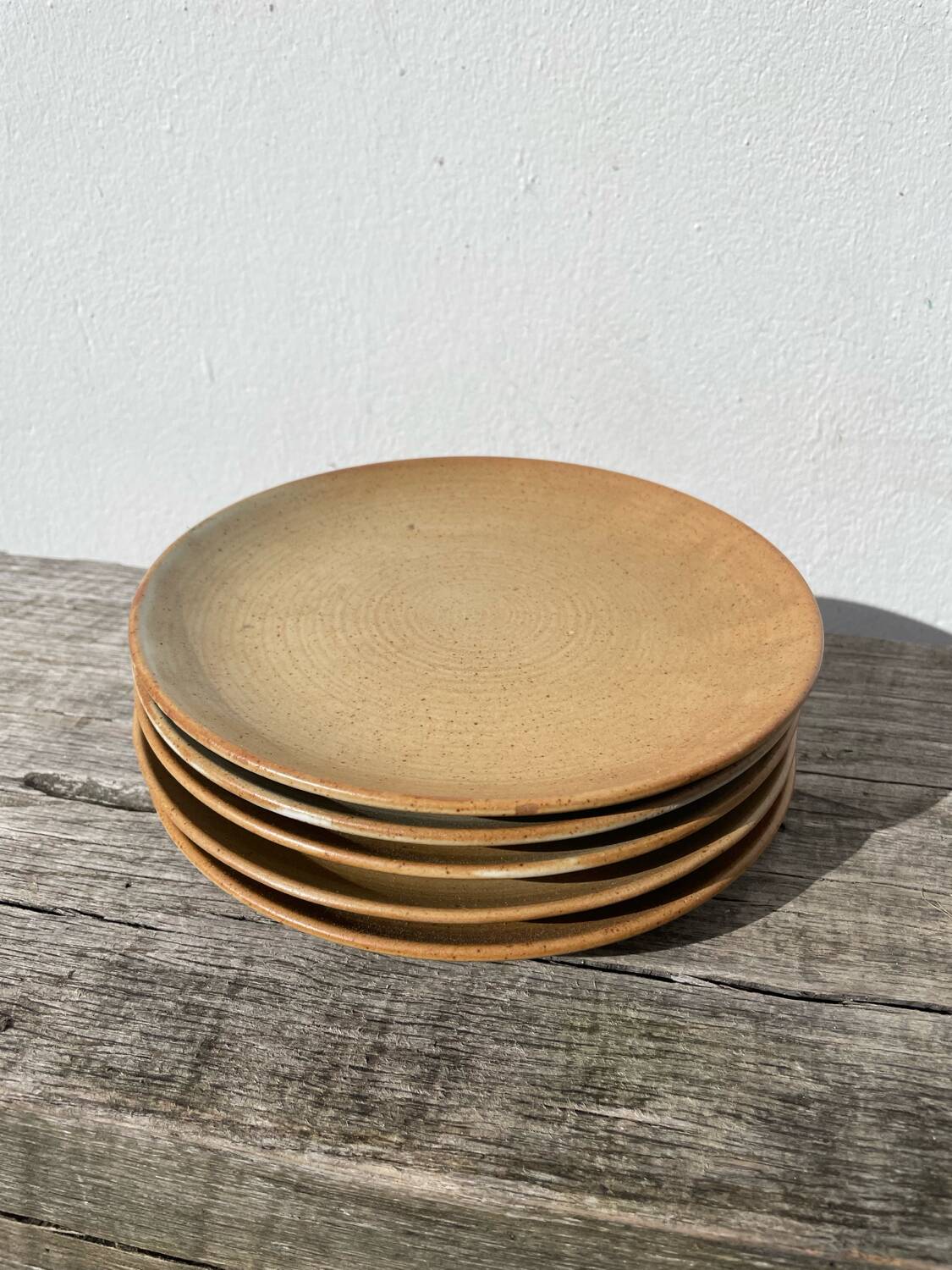 5 assiettes en dessert en grès beige