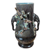Vase ancien en barbotine décor éléphants et fleurs