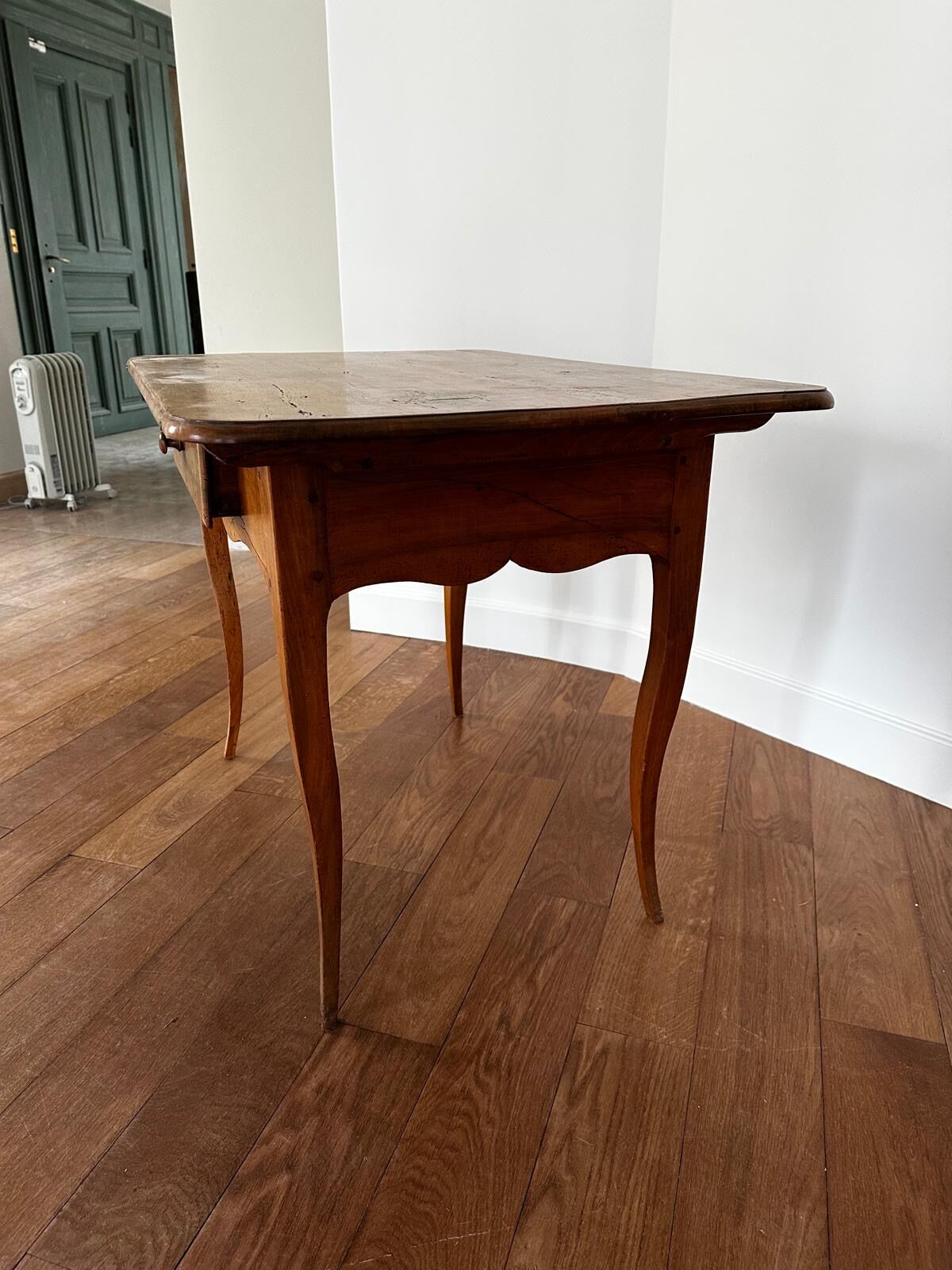 Petit bureau d’époque Louis XV – bois ancien