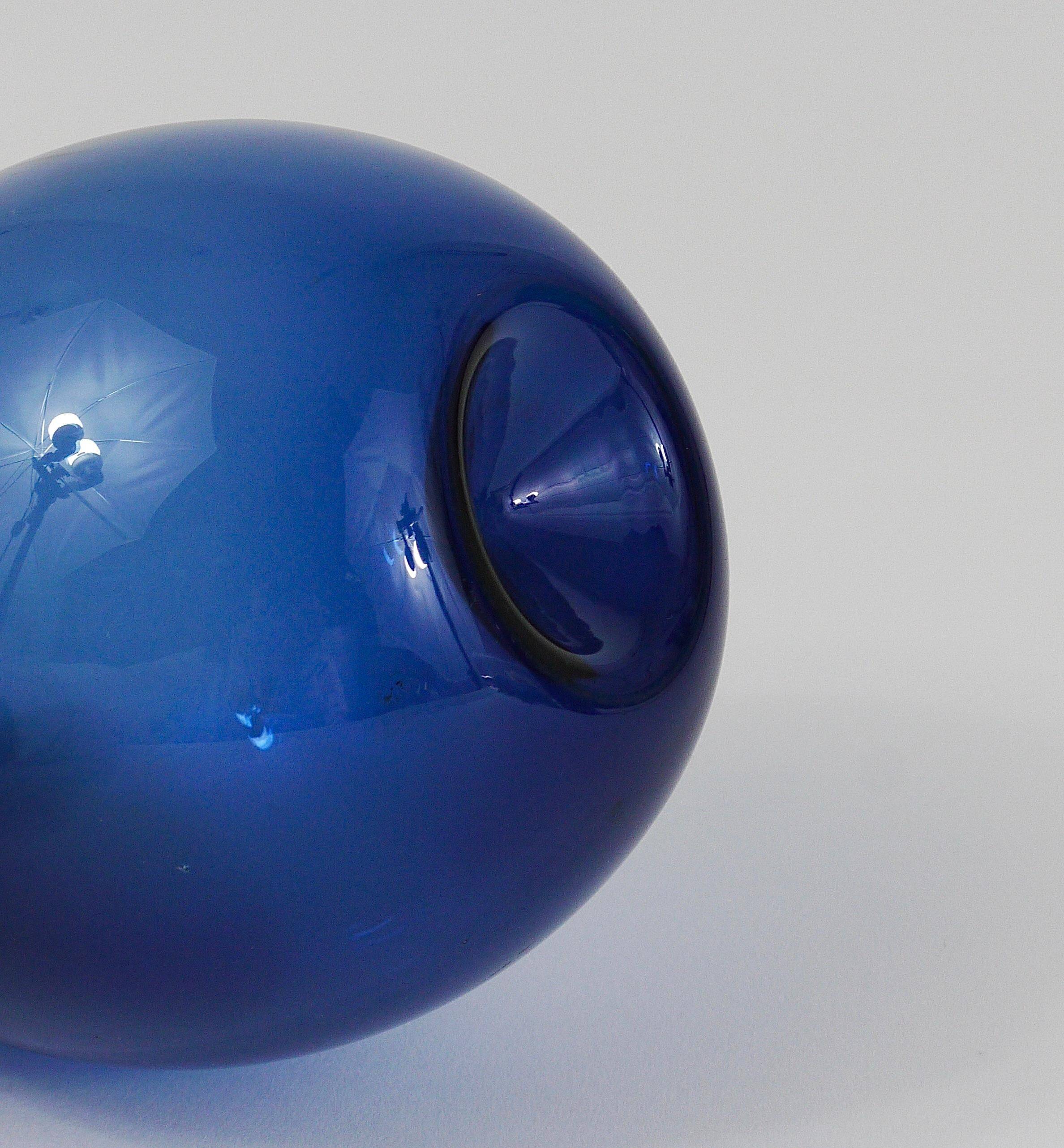 Glass vase signed Bleu Timo Sarpaneva Pullo Oiseau, Iittala, Finland, 1950s