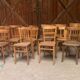 Lot de 45 chaises bistrot dépareillées en bois