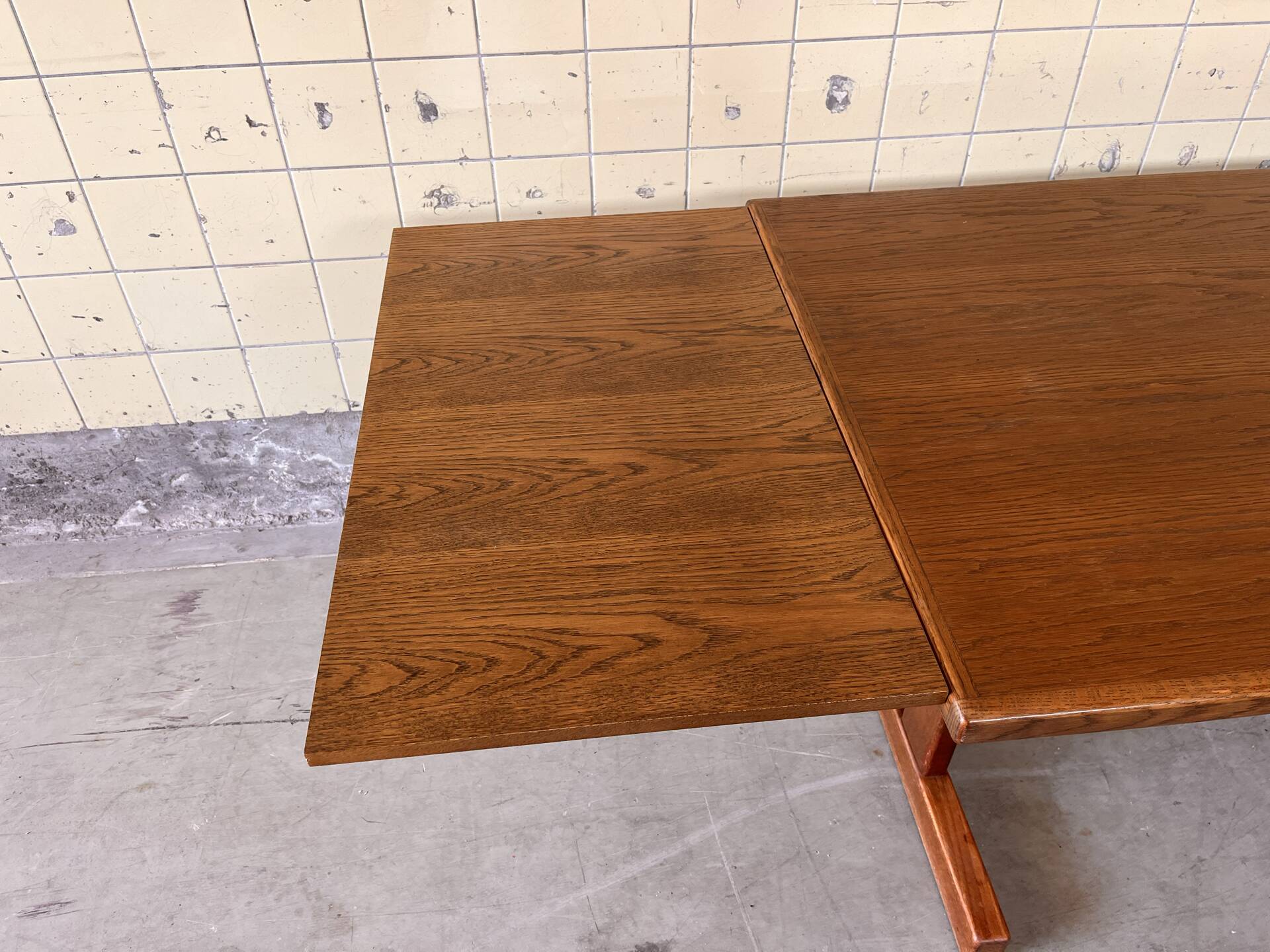 Table à manger en chêne danois