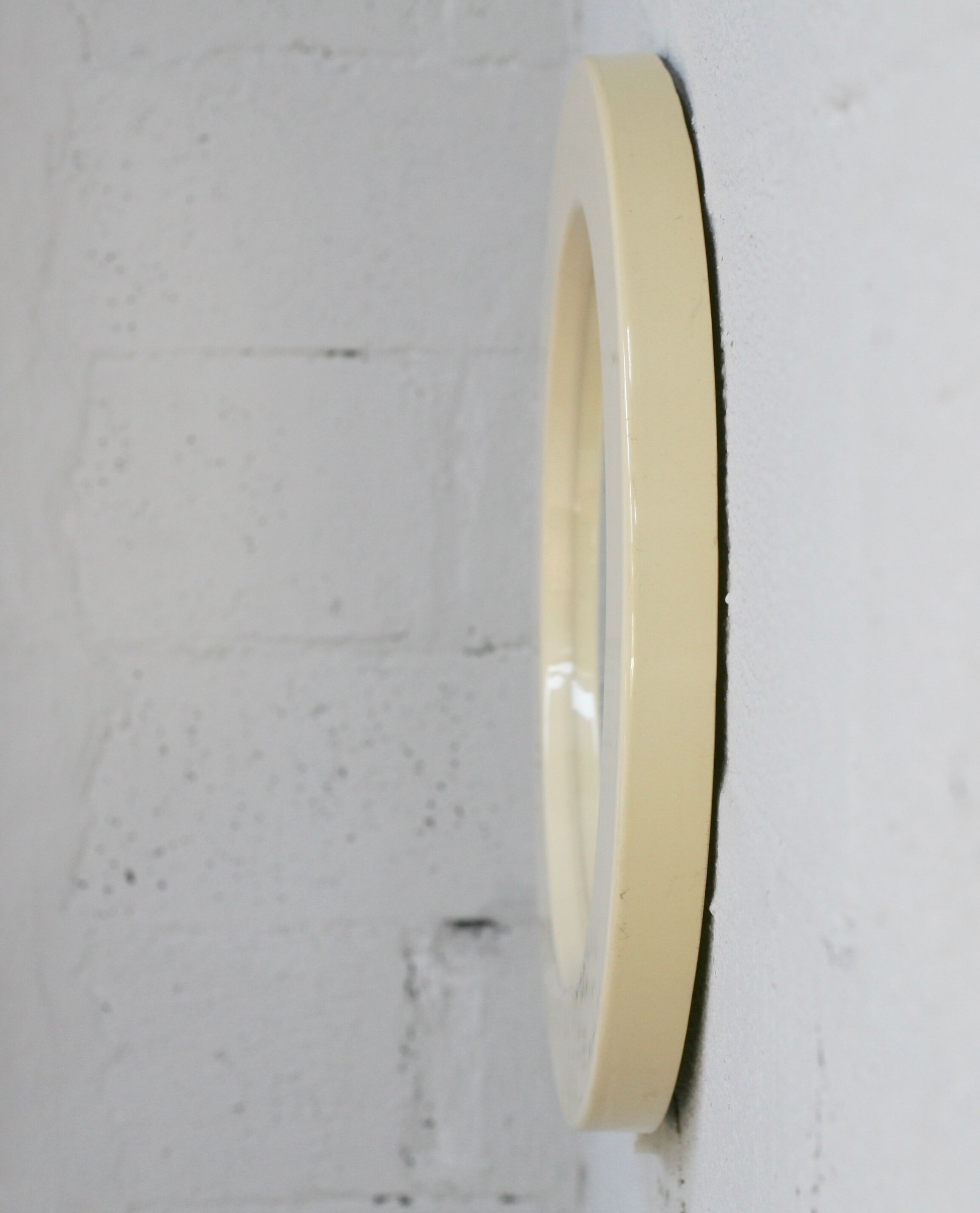 Miroir space age circulaire  couleur "sable", France, circa 1970