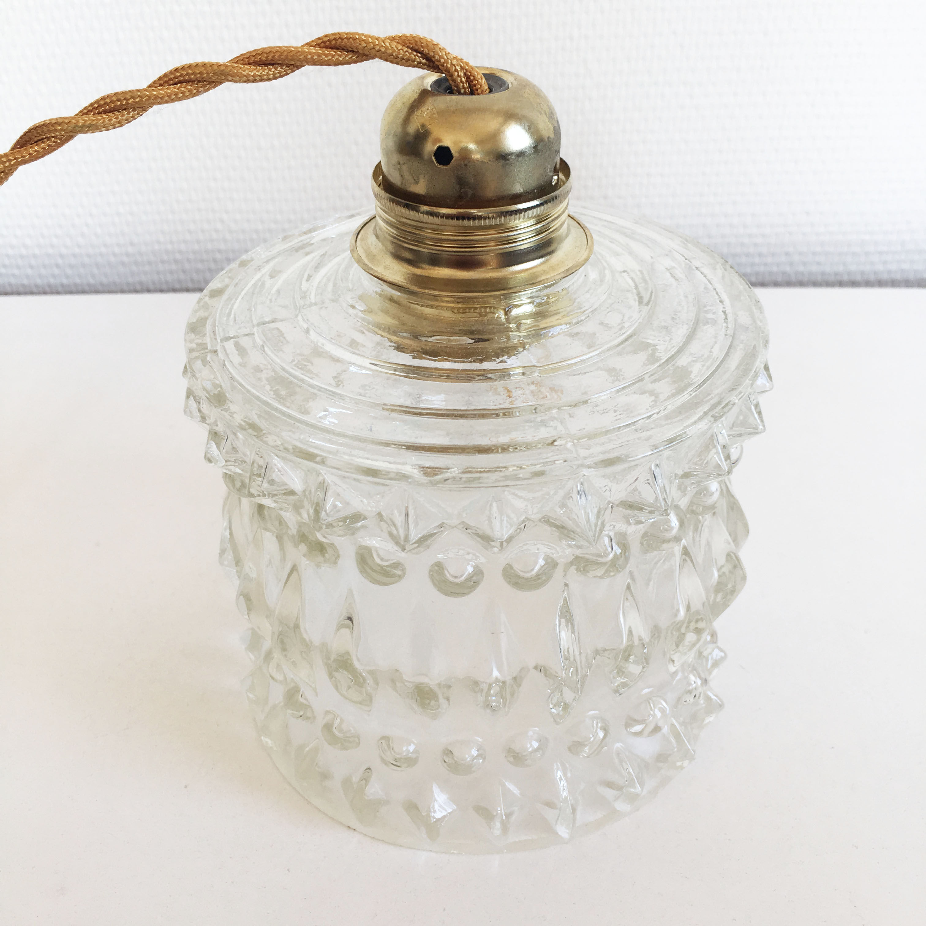 Suspension made with a vintage glass globe