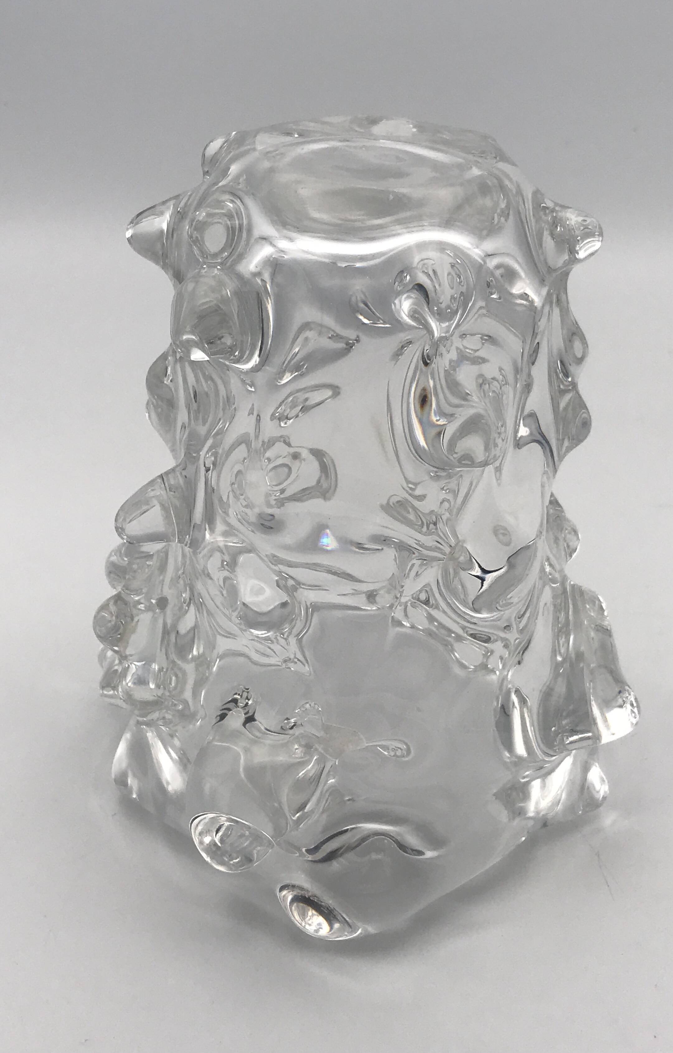 Vase en cristal à décor de picots en relief 1,8 kg