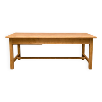 Large farmhouse table in solid wood – sturdy and welcoming