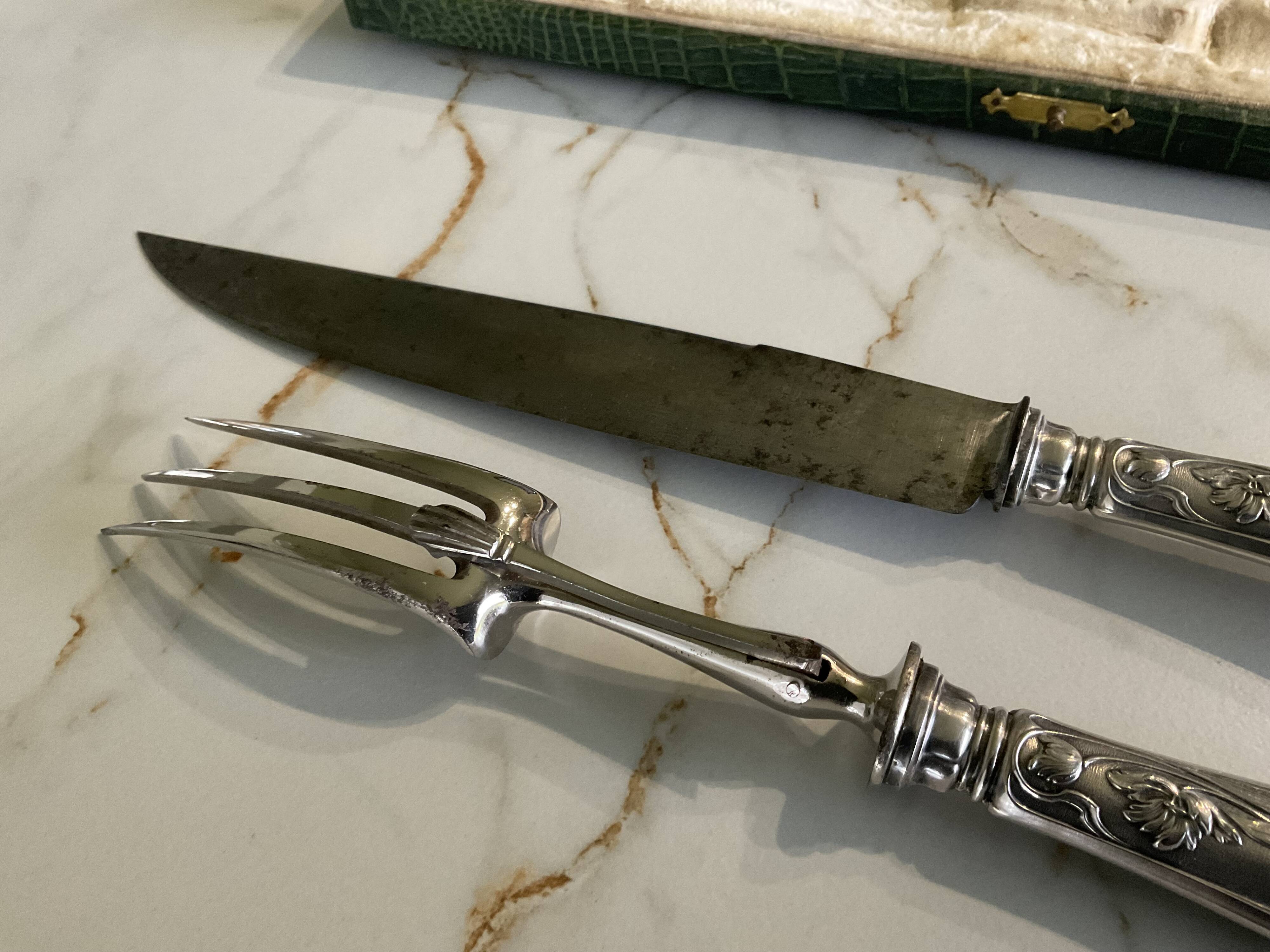 Leg cutlery set. Silver handles.