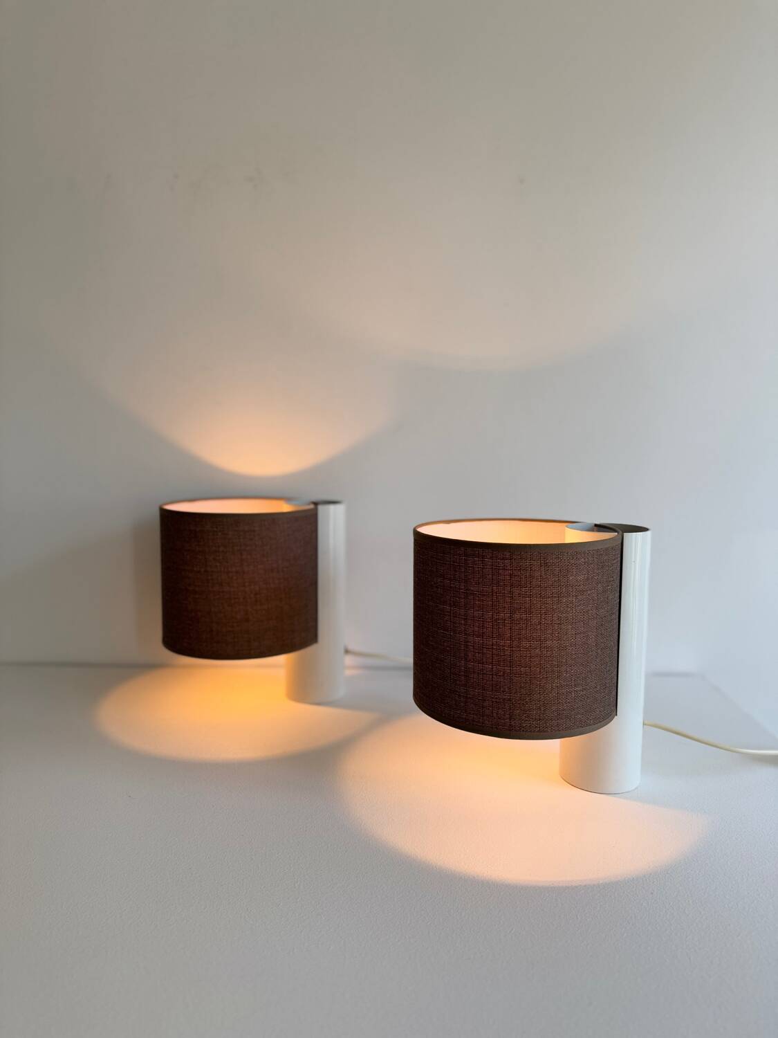 Pair of vintage table lamps, white and brown, “slim” by Gramigna for Quattrifolio, 1964 Italy