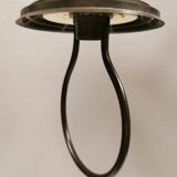 Lampe suspendue, en plastique blanc laiteux avec dessus/suspension noir, probablement danoise.