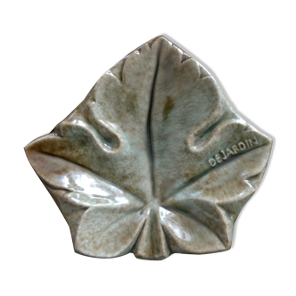 Empty pocket leaf green pottery