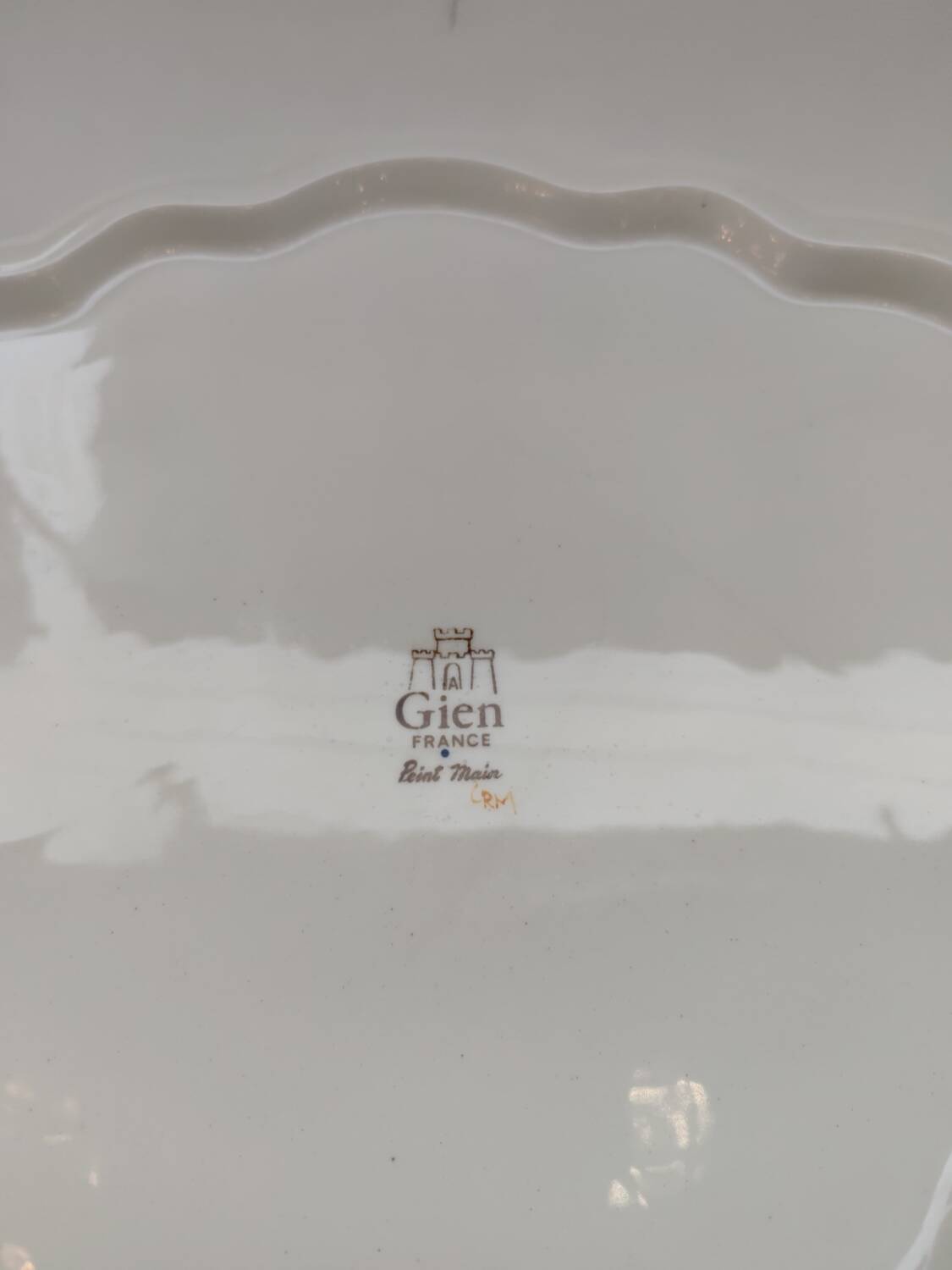 Large ceramic platter from Gien, Renaissance model, 20th century.