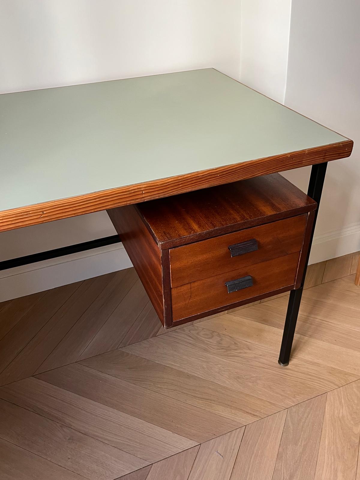 Bureau vintage d'université